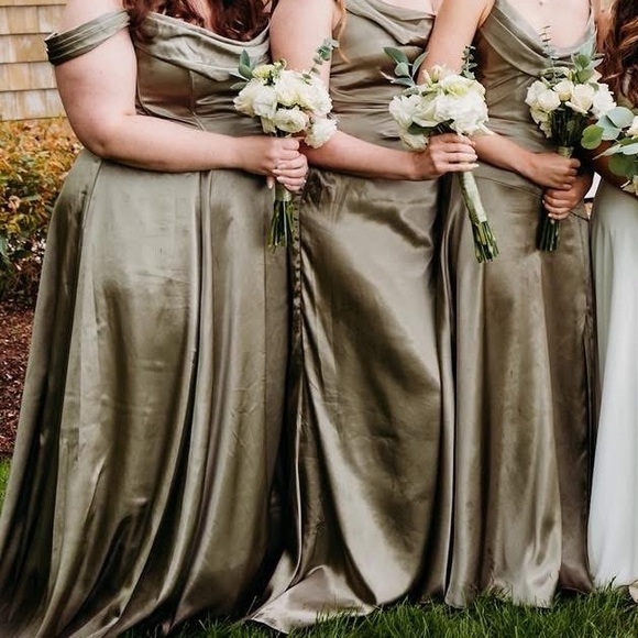 David’s Bridal Eucalyptus Galina Signature Dress size 18 - Picture 3 of 8